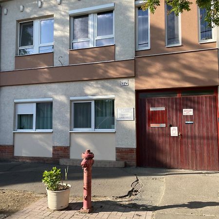 Nyil Apartman Wellnes ديبريتْسين المظهر الخارجي الصورة